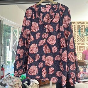 EUC Lilly Pulitzer, Red, White & Blue Shell Print XL